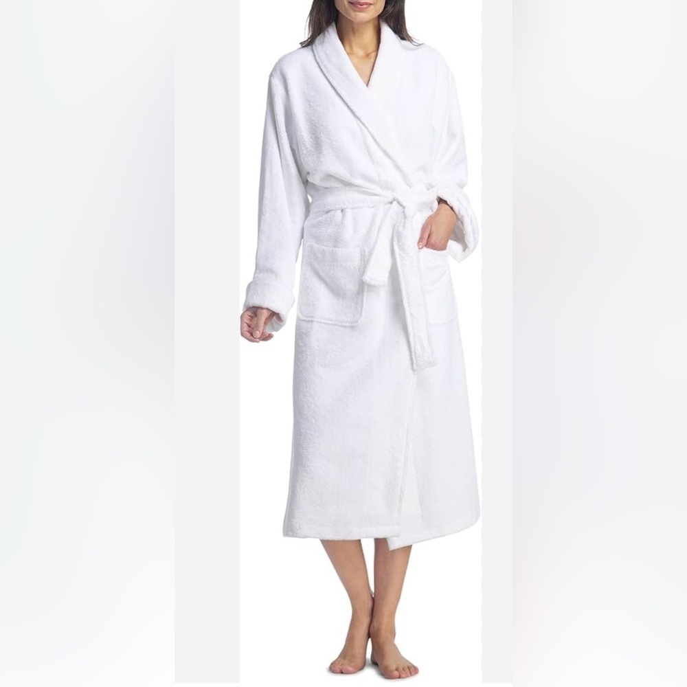 Fishers Finery Woman’s White Bamboo Blend Plush Shawl Belted Pocket Robe